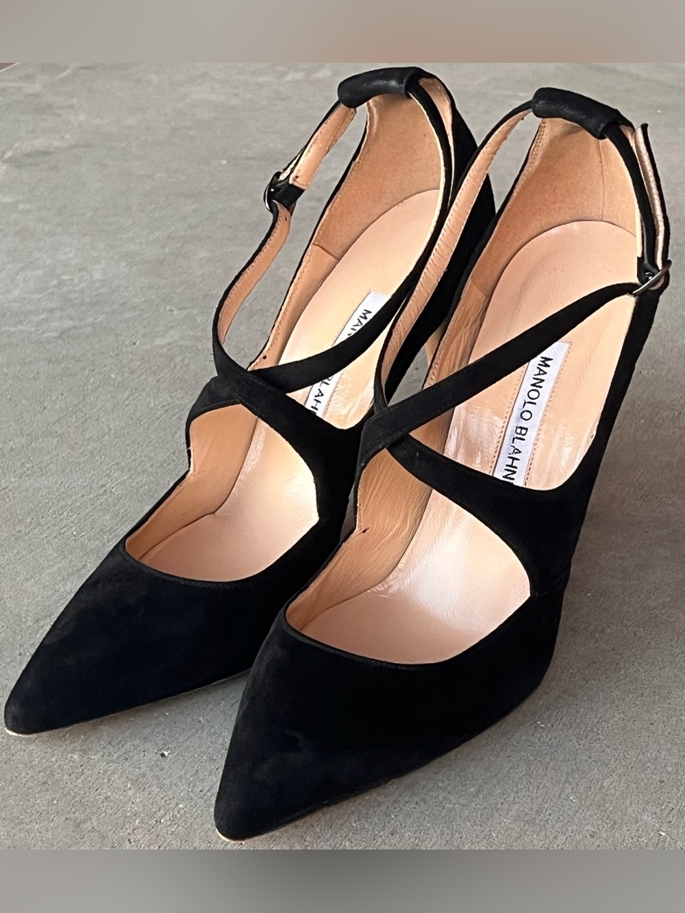 Manolo Blahnik Umice Black Suede Crisscross Pumps Pointed Toe EU 38